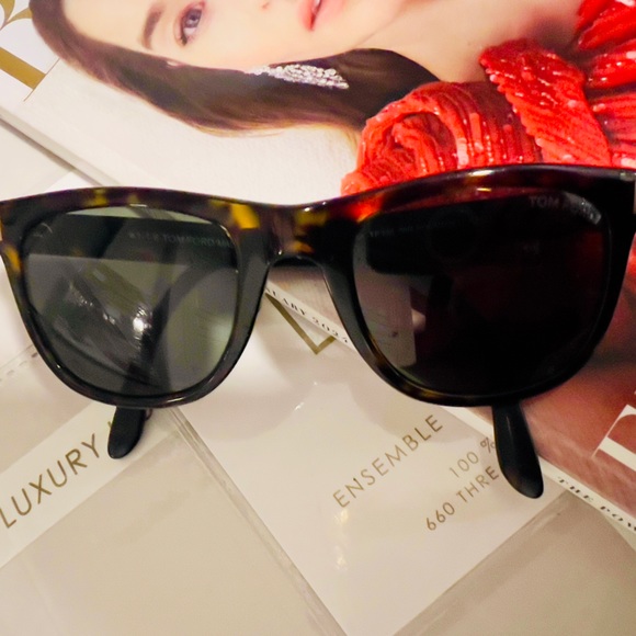 TOM FORD Vintage Tortoiseshell Sunglasses - Picture 12 of 12
